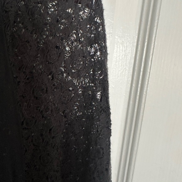 GAP Women's Elegant Black Blouse with Lace Sleeves - Picture 4 of 4